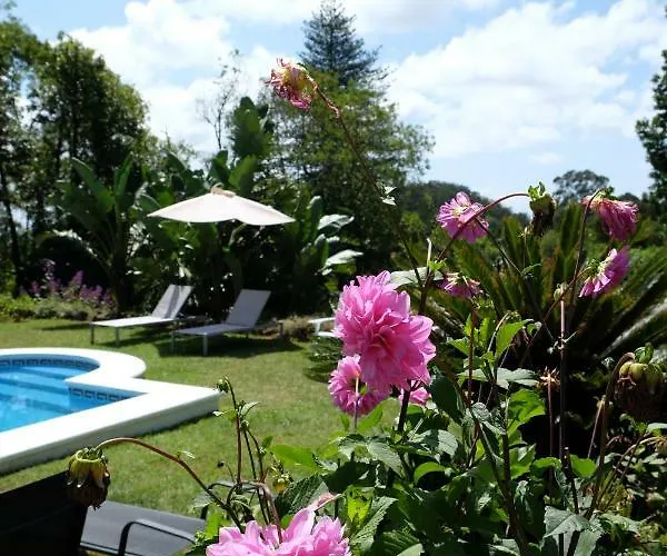 Pink House Azores Landhaus