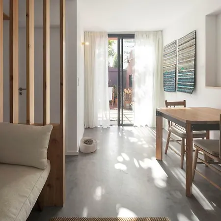 Pink House Azores * Ponta Delgada (Sao Miguel)