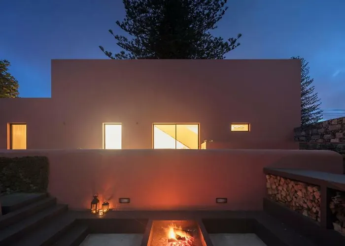 Pink House Azores * Ponta Delgada (Sao Miguel)