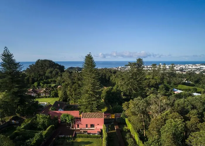 Pink House Azores * Ponta Delgada (Sao Miguel)